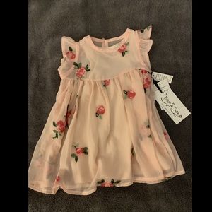 Cute embroidered gauze layered tunic. New w tags!